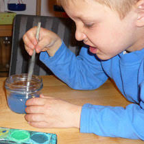 Der gipfel des berges funkelt im abendsonnenschein. Grun Mischen Und Entmischen Nela Forscht Naturwissenschaft Fur Kinder
