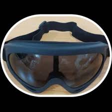 Cermin mata yang biasa kita pakai hanya berfungsi sebagai tongkat kepada mata dan tidak menyembuhkan malah ada di antara kita pada setiap tahun perlu menukar cermin mata disebabkan power naik. Jual Kacamata Pelindung Terbaru Harga Murah Blibli Com