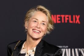 Sharon Stone revela que produtor a pressionou a fazer sexo com ator para  'salvar' filme