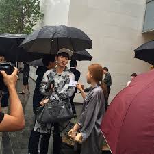 Shinee S Key Spotted Waiting In Line For The Apple Watch Shinee Waiting In Line Apple Watch