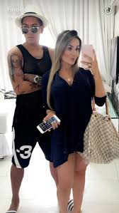 Photo Liverpool Star Roberto Firmino Poses With His Stunning Wife 31/08/19 premier league | el liverpool continúa intratable.