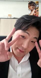 Sau ly hôn, Hoàng Oanh vẫn thả tim cho chồng cũ, không xoá hình gia đình