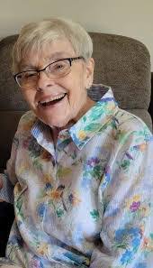 Julie Reiser's Instagram, Twitter & Facebook