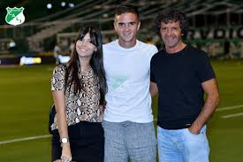 Mauricio ochmann tiene nueva novia. La Primera Vez En Casa Siempre Es Especial Agustin Palavecino Acompanado De Su Papa Y Su Novia Presente En La Victoria Deportivo Cali Scoopnest