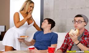 Tegan James Premieres New MILF Hunter Scene & Signs with OC Modeling | AVN