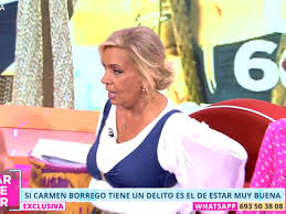 Delphine nue Lancienne Miss sest dévoilée presque nue sur