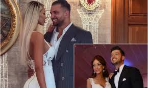Nu de puține ori blondina a fost ținta jignirilor pe internet, iar cei care comentează sunt cel mai adesea femei. Bianca DrÄƒguÈ™anu S A CÄƒsÄƒtorit Pentru A 2 A OarÄƒ ReacÈ›ia Lui Victor Slav La Aflarea VeÈ™tii Foto Ea Md