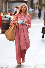 Derek draper is the husband of regular gmb presenter kate garraway.his battle with coronavirus derek draper is a former lobbyist turned psychologist and author. Kate Garraway Reflects On The Past Year As Husband Derek Draper Continues Covid 19 Battle Internewscast