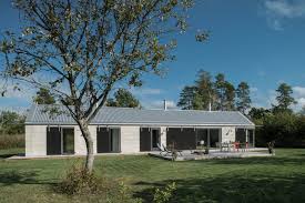 Sited on a farm in the tunby countryside, the swedish barn conversion gives a pair of agrarian buildings new life as a modern dwelling. Gwsk Arkitekter Designs A Modern Barn In Blasinge Sweden