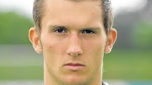 Schalkes U-19-Torwart Nils Leifhelm packt in Wolfsburg zweimal daneben