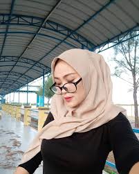 Jun 29, 2021 · imbauan tersebut disampaikan seorang wanita berhijab yang mengenakan baju dinas. 31 Gambar Wanita Berhijab Dari Samping Info Grumpy