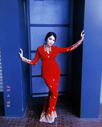 Beliau merupakan anak kepada pasangan penyanyi dangdut terkenal, iwan dan pelakon allahyarhamah rosnah mohd noor. 49 Aprena Manrose Ideas Pelakon Wanita Penyanyi Anak