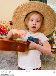 Kate hudson discussed her daughter, rani, and the possibility of having more children during an interview with her brother oliver hudson. Kate Hudson Shares A Number Of Cute Snaps Depicting Her Daughter Rani Having Some Fun At Home Broread Com