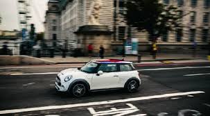 Pilihan warna di thailand berbeda dengan di indonesia. Mini Cooper Rilis Mobil Edisi Pernikahan Harry Dan Meghan Markle Otomotif Tempo Co