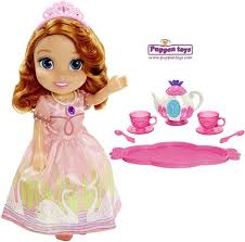 Sofia the first is an american cgi animated children's television series that premiered on november 18, 2012, produced by disney television animation for disney channel and disney junior.jamie mitchell is the director and executive producer and craig gerber serves as creator, story editor, and producer. Sofia The First Juguetes Puppen Toys Online Toy Store