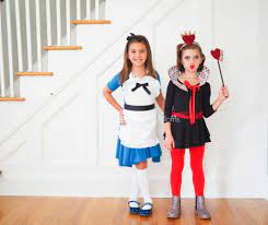 If you make a purchase, i may earn a small commission that helps to offset website operating costs with no additional cost to you. Easy Diy Alice In Wonderland Queen Of Hearts Costumes The Chirping Moms