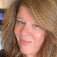 Julie Hepner's Instagram, Twitter & Facebook