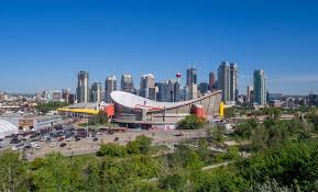 The scotiabank saddledome is calgary's premier sports. Calgarys Skyline Mit Dem Scotiabank Saddledome Redaktionelles Stockfoto Bild Von Stadium Modern 77687863