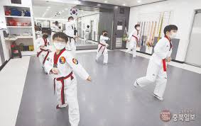 태권도장 홈트레이닝 part.1 기본동작!(taekwondo home training)ㅣ태권도신문 tkdnews. ì¶©ë¶ê³¼ ë‚˜ì˜ ì—°ê²°ê³ ë¦¬ ì¶©ë¶ì¼ë³´