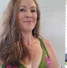 Michelle Bratcher's Instagram, Twitter & Facebook