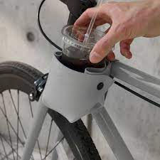 自転車に乗るときも水分は必要 カップホルダーにジュースを入れてもok 汗をかいたら 走りながらでも一息 自転車 自転車用品 自転車 のアクセサリー