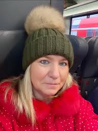 Da ich morgen arbeiten muss bis nachmittags und dann ein ruhiges  Weihnachten erleben möchte wünsche ich heute euch schonmal allen von Herzen  ein besinnliches Weihnachtsfest Genießt die Zeit mit euren Lieben ohne