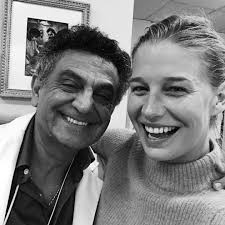 Ellen Woglom (@EllenDwoglom) • Facebook