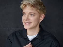 Mae Martin: 'We have to give ourselves a break for being turned