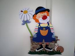 Fensterbilder vorlagen clowns kostenlos ausdrucken bilder ausmalen ausmalbilder malvorlagen clowns & fasching 236. Fensterbild Clown Auf Mauer Fasching Karneval Dekoration Tonkarton Clowns Basteln Schablone Clown Basteln Fensterbilder