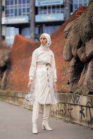 Parda or hijaab in islam offline pdf, read the islamic way of parda and share it with your friends for sawab. How Rawdah Mohamed Is Challenging Modest Style Conventions And Fashion S Inclusivity Problem Vogue