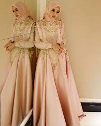 Contoh desain model baju batik modern untuk pesta 2019 yang memukau model baju batik modern 2019. 10 Model Gaun Pesta Muslimah Modern Terbaru