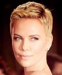 Victoria beckham is also a well known celebrity and she carries a unique style of bob haircut that makes them more stylish and trendy. Top 20 Short Hairstyles Celebrities Short Hair Models