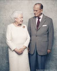 Służąc w marynarce wojennej wziął udział działaniach na oceanie indyjskim i morzu śródziemnym. Krolowa Elzbieta Ii I Ksiaze Filip Obchodza 70 Rocznice Slubu Dziennikpolski24 Pl