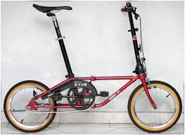 How many friends do you have? 80s Dahon Classic This Early Model Of Dahon Folding Bike Has Been Restored By Keeping Its Original Paint Decals And Some Of Its Parts Dahon Folding Bike Bike