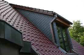 Dachgaube Mit Naturschiefer Und Rote Ziegel Arbeit Der Thomas Mirow Dachdeckerei In Hamburg 21033 Dachdecker Com Fassade Haus Dach Dachgauben