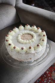 Dann die sahne mit sahnesteif und vanillezucker steif schlagen und auf den keksen verteilen. Oma Lenes Sahne Nuss Torte Effilee