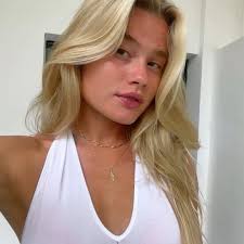 M e l i n a 🌻 (@itsismelina_) • Instagram photos and videos