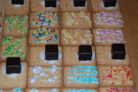 Hier zeige ich euch, wie ihr mit euren kindern ein kleines süßes mini knusperhäuschen aus butterkeksen basteln könnt. Lebkuchenhaus Aus Butterkeksen Nekcab