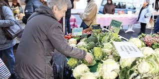 Fleurette de nérac († 25. Video Au Marche De Nerac 47 On Sait Plus Qu Ailleurs Conter Fleurette