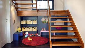 Durch Eine Spielecke Unter Dem Treppenaufgang Ist Dieser Platz Optimal Genutzt Podesttreppe Treppenaufgang Schworer Haus