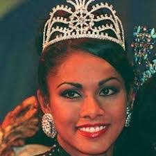 Michelle Khan's Instagram, Twitter & Facebook