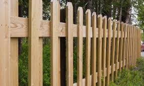 For many kinds of fence materials, design that seeks a curved alignment can be problematic. Wood Vs Vinyl Fence Pros Cons Comparisons And Costs