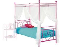 James balston cette photo montre une chambre parentale chic avec un mur beige, un sol en bois clair et aucune cheminée. Achetez Lit Baldaquin Vend Occasion Annonce Vente A L Aigle 61 Wb156918065