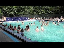 Stranduri termale cu apa sulfuroasa, in aer liber pentru afectiuni reumatismale, posttraumatice; Strand PÄƒdure Caciulata Youtube