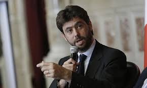 La vicenda è quella, ormai ben nota alle cronache rosa, del presidente della juventus andrea agnelli, della moglie emma winter, dell'amante di lui deniz. Andrea Agnelli Bacia La Sua Deniz Il Presidente Della Juventus Esce Allo Scoperto