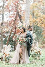 Modern Bohemian Wedding Inspiration At The Pointe At Lake Hickory Bohemian Wedding Inspiration Lake Wedding Venues Nc Wedding Venue