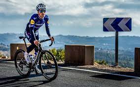 Nacido el 5 de agosto de 1998 en caldas da rainha ) es un ciclista portugués que actualmente participa en el uci worldteam. Joao Almeida Deceuninck Quick Step Cycling Team