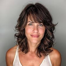 Lari Young's Instagram, Twitter & Facebook