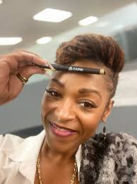 Criticism of Claire's appearance and behavior