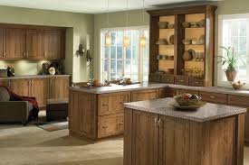 Rustic Species And Clean Doorstyle Give This Kitchen A Comfortable Look Classy Kitchen Kraftmaid Kitchen Inspirations